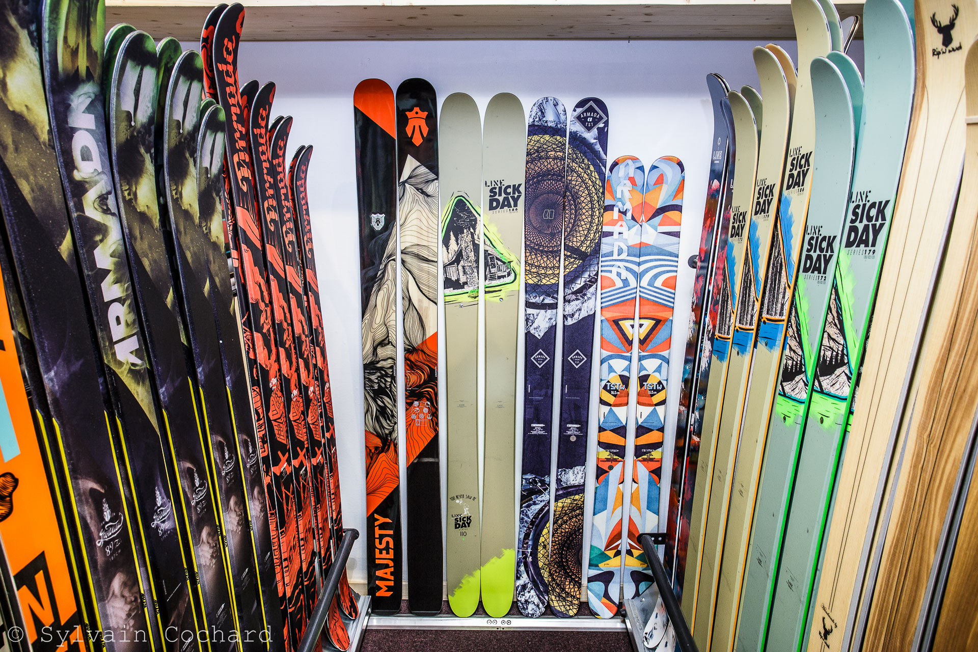 Large choix de skis en location